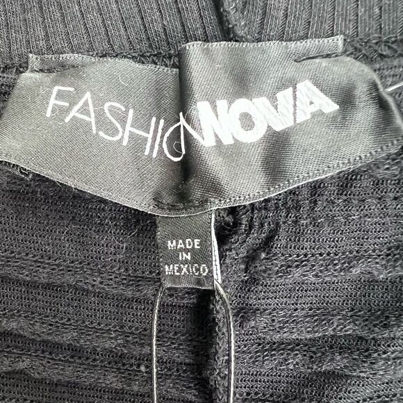 Fashion Nova Let's Wait Textured Flare Pant Black Size 1X - Picture 16 of 16